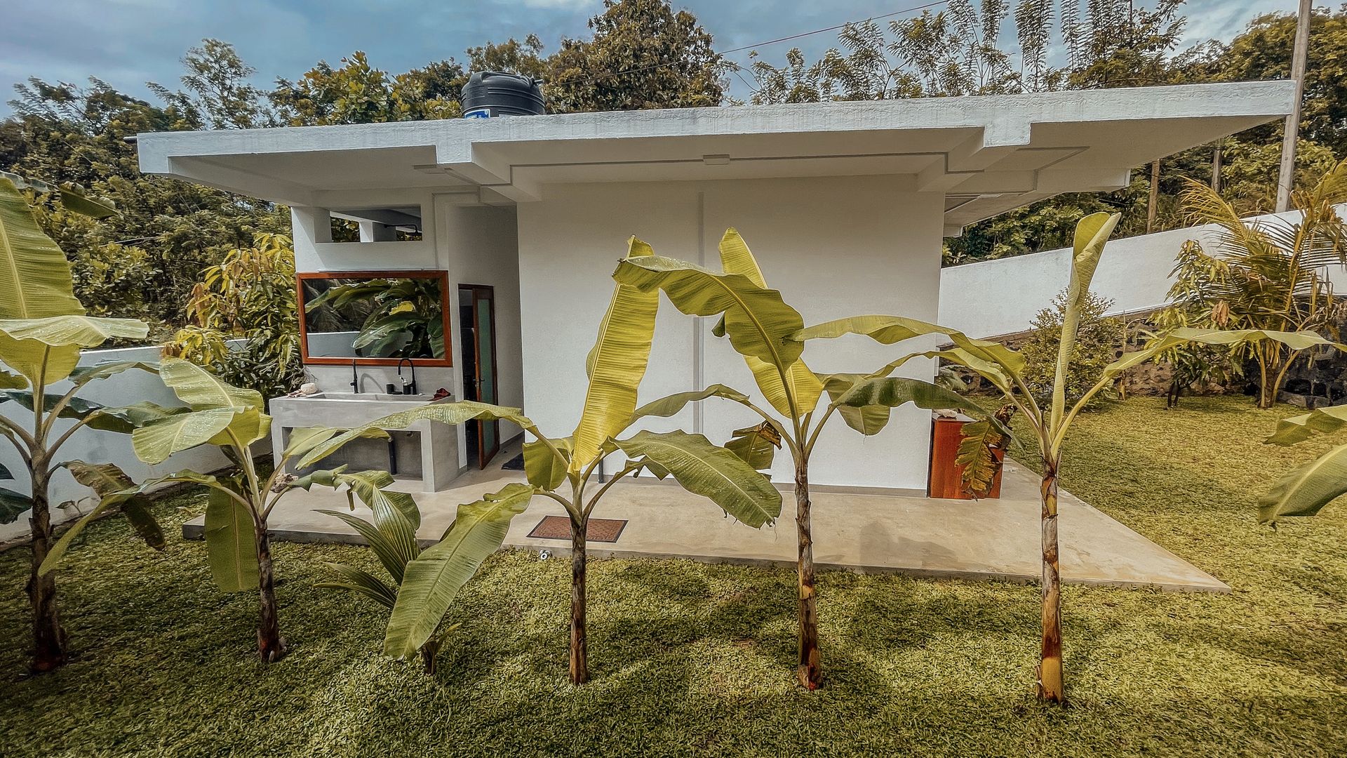 Aliya Watunu Hena — Cabin photo